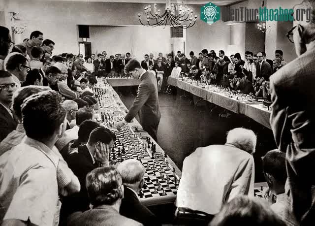 Bobby Fischer được nhiều người coi là kỳ thủ cờ vua vĩ đại nhất từng tồn tại của nhân loại.