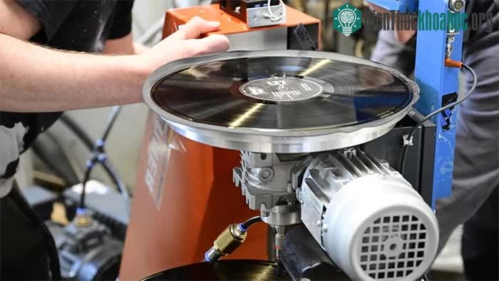 Đĩa thu âm từ nhựa sinh học vinyl đầu tiên trên thế giới.