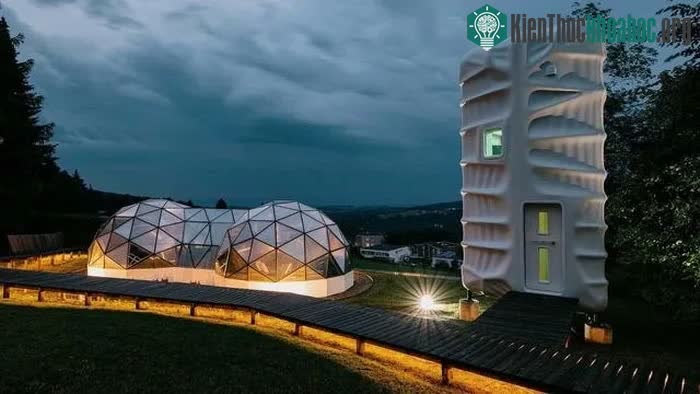 Tòa nhà bao gồm nhiều tiện nghi cho phi hành gia làm việc và thư giãn.