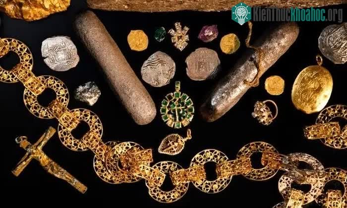 Vàng, đồ trang sức và tiền xu được đoàn thám hiểm tìm thấy.