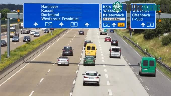 &nbsp;Các phương tiện tham gia giao thông trên đường cao tốc Autobahn.