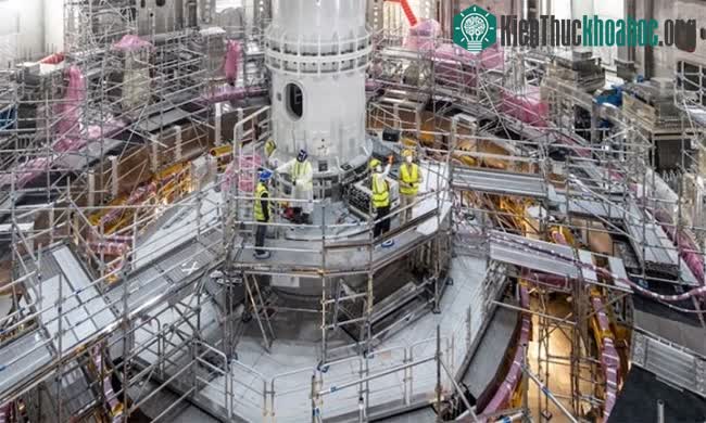 Hố đặt lò tokamak rộng 30m, cao 30m.