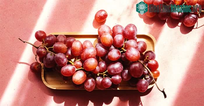 Một số chuyên gia cho rằng nho giúp tăng tuổi thọ, giảm bệnh gan nhiễm mỡ.
