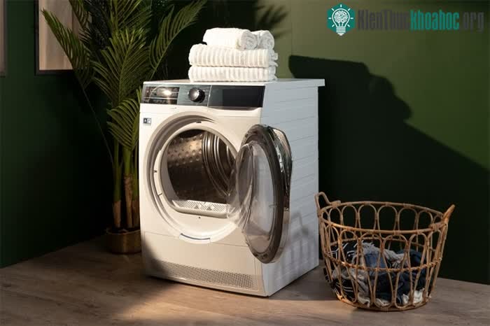 Máy sấy tiêu thụ lượng điện khá lớn khi sử dụng.