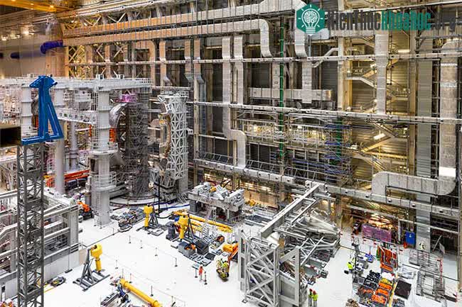 Bên trong Khu phức hợp Tokamak ở Pháp.