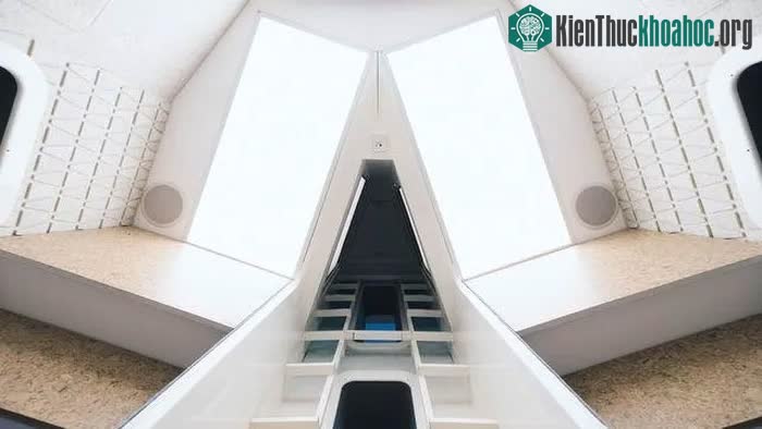 Tòa nhà Rosenberg Space Habitat mất hai năm để hoàn tất.