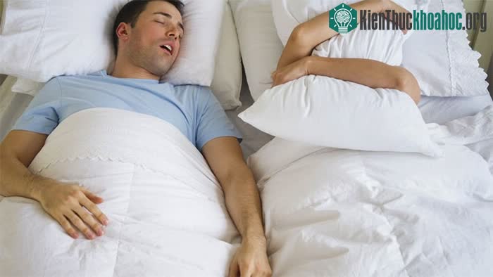 Những người hút thuốc dễ ngủ ngáy gấp 2 lần so với những người khác.