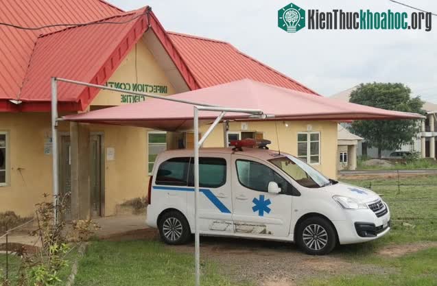 Lối vào một khu điều trị bệnh nhân sốt Lassa ở Nigeria.