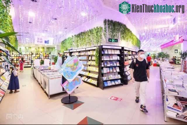 Một hầm phòng không được cải tạo thành Thành phố sách ở Phúc Châu, Phúc Kiến