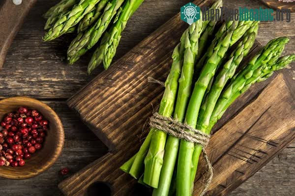 &nbsp;Măng tây còn có tác dụng điều hòa kinh nguyệt, giảm đau khi phụ nữ đang có kinh.
