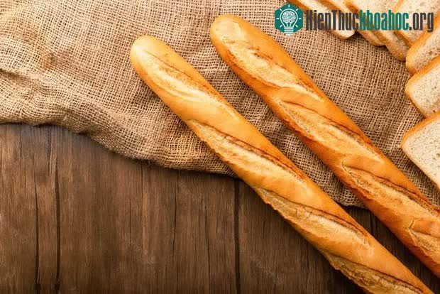 Bánh mỳ baguette dài khoảng 65cm và nặng 250 gram.