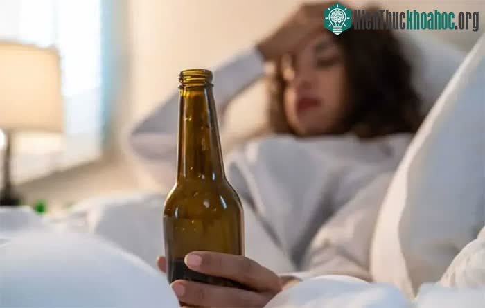 Rượu cũng làm trầm trọng thêm chứng mất ngủ, chứng rối loạn giấc ngủ phổ biến nhất.