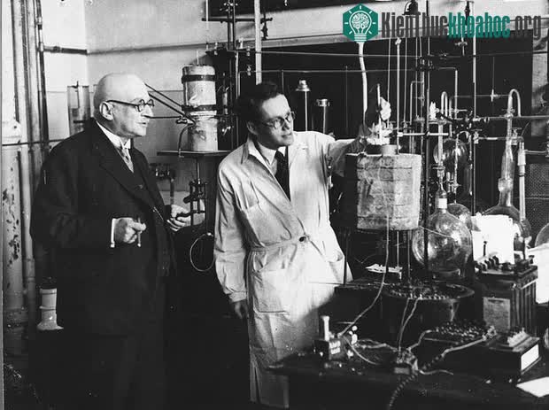 Trong Thế chiến I, ông bắt đầu thí nghiệm về việc sử dụng khí clo làm vũ khí.