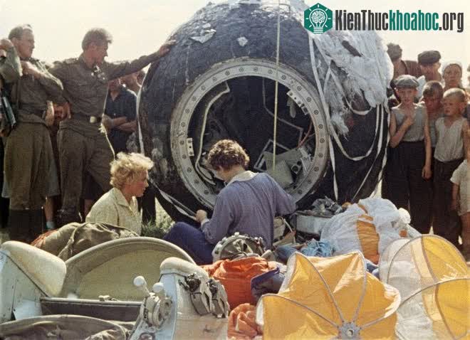 Bức ảnh được chụp ngày Tereshkova hạ cánh.