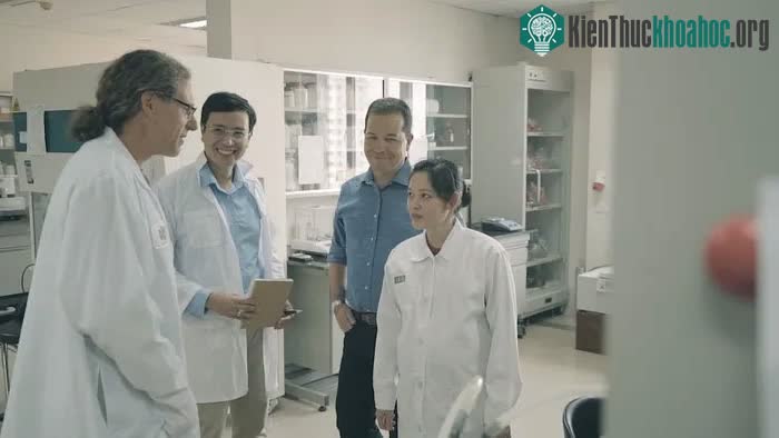 Tiến sĩ Bùi Thanh Duyên tại phòng lab giải mã gene Genetica.