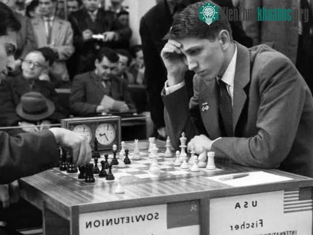 Năm 1972, Fischer giành lấy chức vô địch thế giới từ tay Boris Spassky người Liên Xô