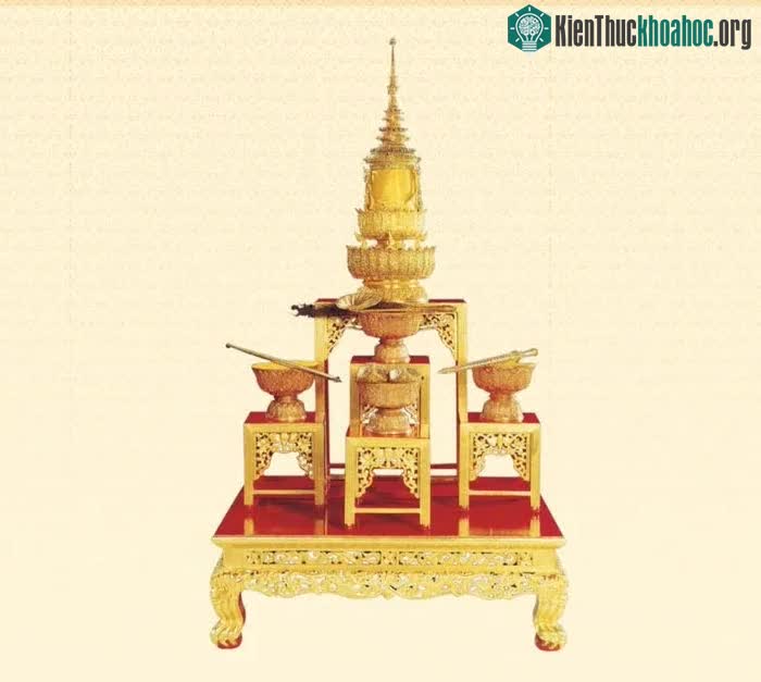 Quyền trượng này là bảo vật của Quốc vương Thái Lan.