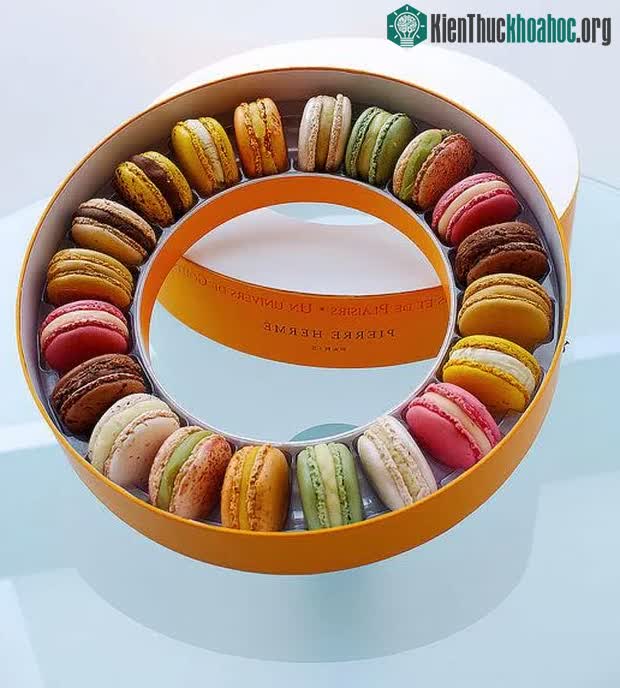 Cận cảnh hộp Macaron Haute Couture.