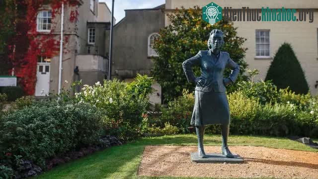 Một bức tượng kích thước thật của Henrietta Lacks, được khánh thành tại Đại học Bristol năm 2021.