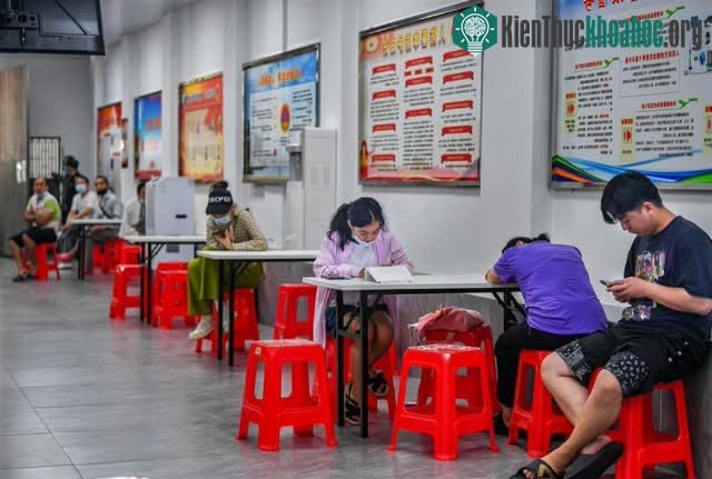 Có người đến đây nghỉ ngơi, học bài, làm việc...