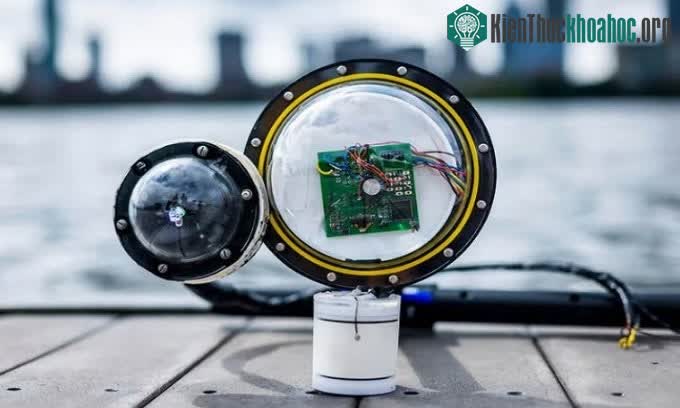 Thiết kế camera truyền ảnh không dây dưới nước của MIT.