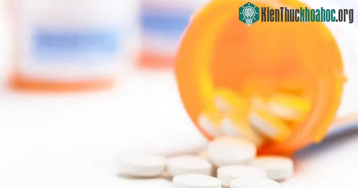 Tác dụng của thuốc gây hiệu ứng kháng cholinergic có thể khiến người bệnh dễ ngã hơn