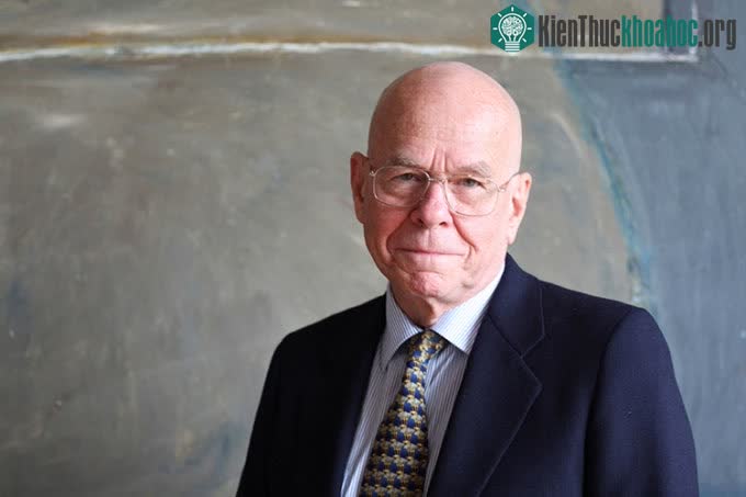 Nhà hóa học Barry Sharpless.