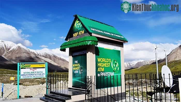 Đây là cây ATM đặt ở vị trí cao nhất trên thế giới.