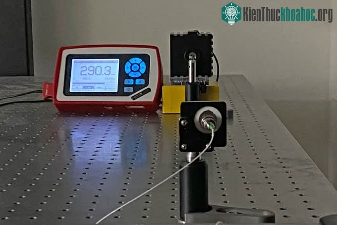 Thử nghiệm truyền dẫn năng lượng qua không khí bằng cách sử dụng tia laser.