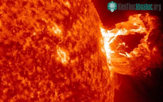 Một vụ bắn pháo sáng vũ trụ từ Mặt Trời