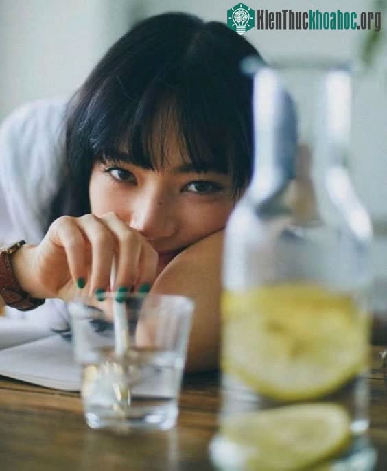 Uống quá nhiều nước đôi khi gây ra bệnh nặng và thậm chí tử vong.