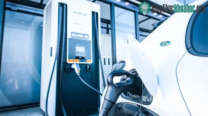 Ở mức cơ bản, tốc độ sạc có thể được chia thành hai loại
