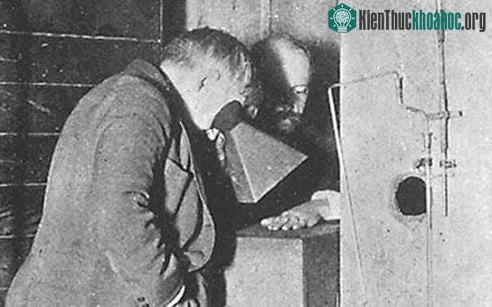 Nhà nghiên cứu Wilhelm Conrad Roentgen