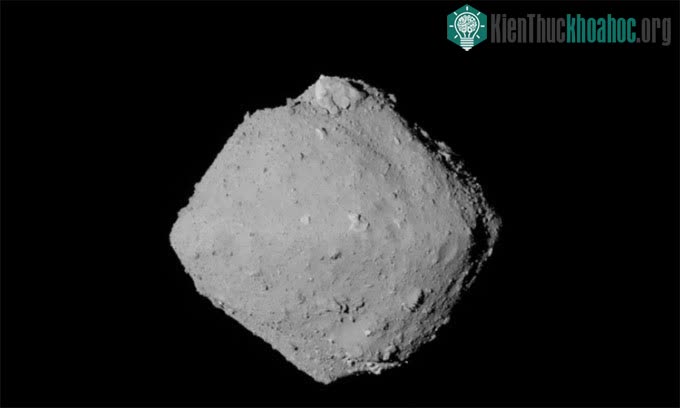 Tàu vũ trụ Hayabusa 2 chụp tiểu hành tinh Ryugu năm 2018.