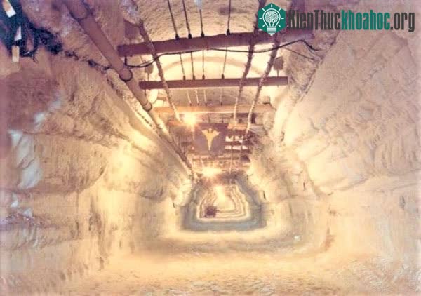 Đường hầm bí mật chứa nguyên tử của Mỹ.