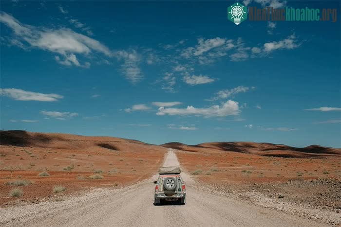 Bờ biển Skeleton hoang sơ bắt đầu từ biên giới phía bắc của Namibia với Angola