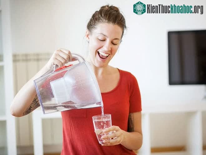 Thay đổi dung tích ly để uống nhiều nước hơn.