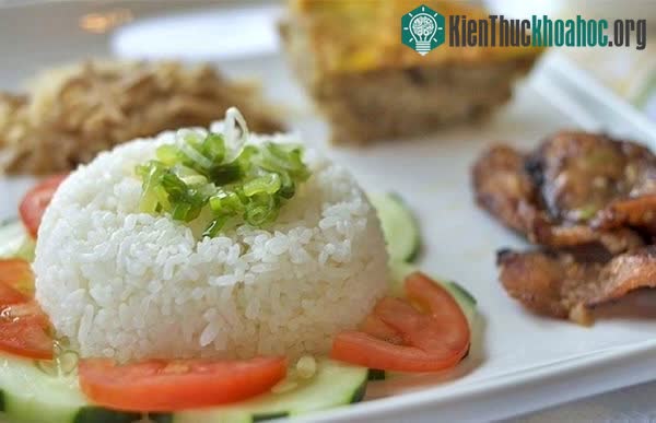 Ăn nhiều cái gì cũng có thể gây tăng cân chứ không riêng chỉ cơm trắng.
