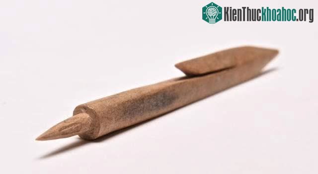 Loại mũi tên này thường được đặt trên trục mũi tên hoặc mũi giáo