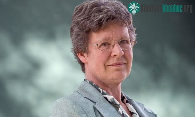 Nhà vật lý thiên văn Bắc Ireland Jocelyn Bell Burnell là người phát hiện sao xung.