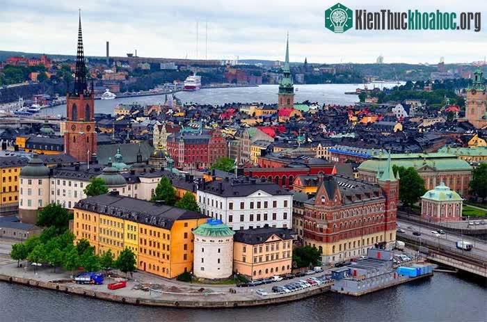 Ở Thụy Điển, bạn có thể thưởng thức Mặt trời nửa đêm ở thủ đô Stockholm