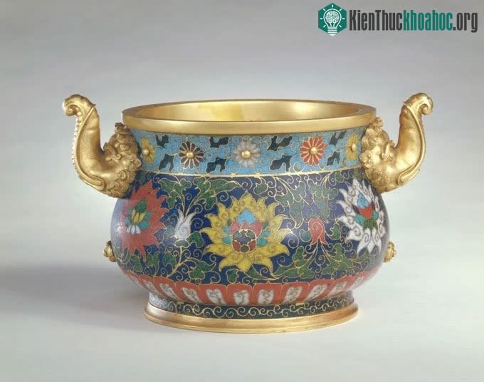 Lư hương đồng tráng men chế tác thời nhà Nguyên.