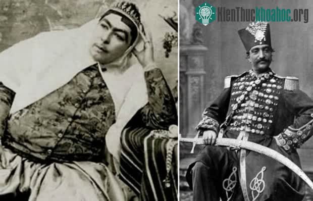 Hoàng hậu Anis l-Doleh (bên phải) là người phụ nữ được vua Naser Al-Din Shah sủng ái nhất.