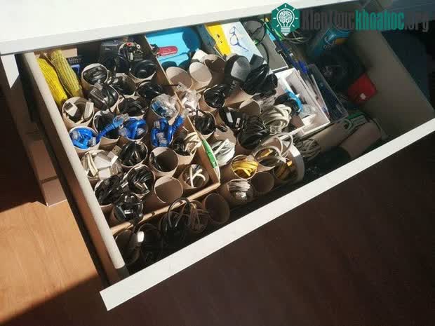 Sắp xếp các loại dây cáp của bạn với lõi giấy vệ sinh