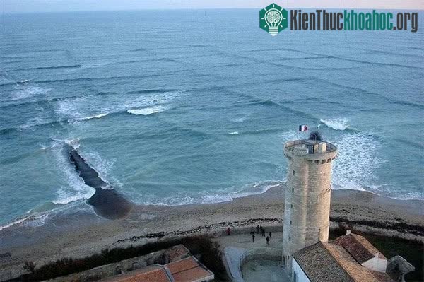 Hiện tượng sóng vuông nhìn có vẻ rất kỳ diệu nhưng thực tế lại khá nguy hiểm.