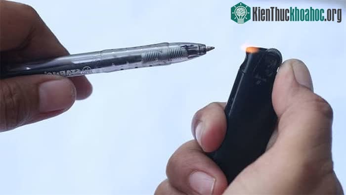 Nhiệt độ cao sẽ làm mực bút bi hết khô giúp dễ viết hơn