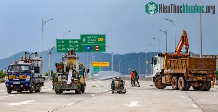 Vượt lên những khó khăn, chủ đầu tư và các nhà thầu đang nỗ lực tập trung cho giai đoạn nước rút.