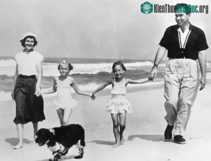 Tổng thống Richard Nixon là một người rất yêu thích chó.