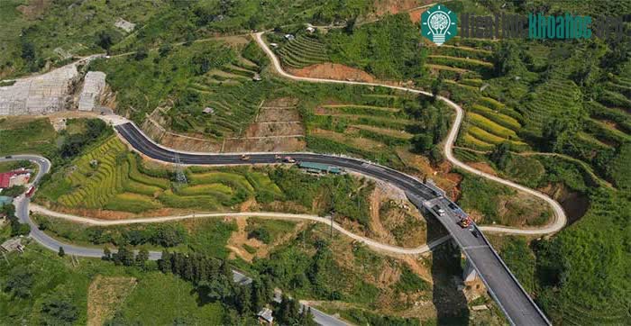 Đường dẫn lên cầu hướng từ TP Lào Cai đi Sa Pa kết nối một đoạn với đường 4D cũ