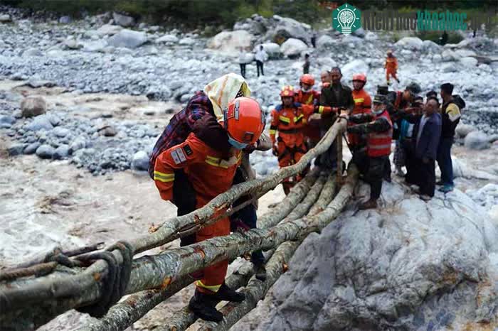Số người chết do động đất ở Tứ Xuyên đã lên tới 65, còn nhiều người mắc kẹt ảnh 6